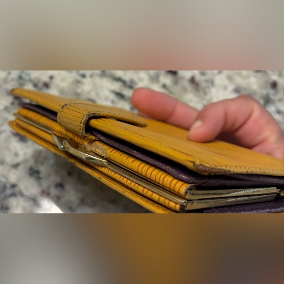 Authentic LV EPI Kisslock leather wallet (yellow color/purple interior) - Picture 9 of 17